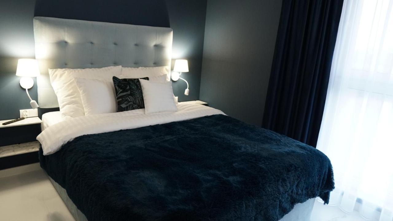 Sunset Deluxe Blue Apartment
